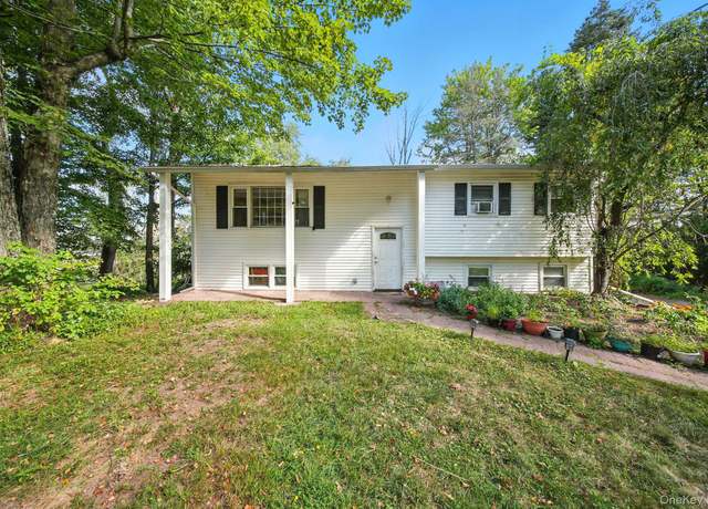 Property at 10 Varnell Rd, Monticello, NY 12701, 5 beds, 2 baths