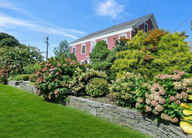 Property at 15405 Main Rd, Mattituck, NY 11952, 4 beds, 2 baths