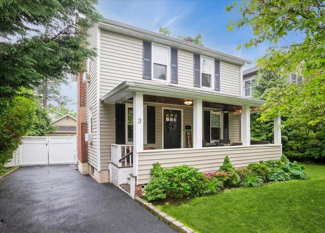 Property at 3 Coles St, Glen Cove, NY 11542, 3 beds, 1.5 baths
