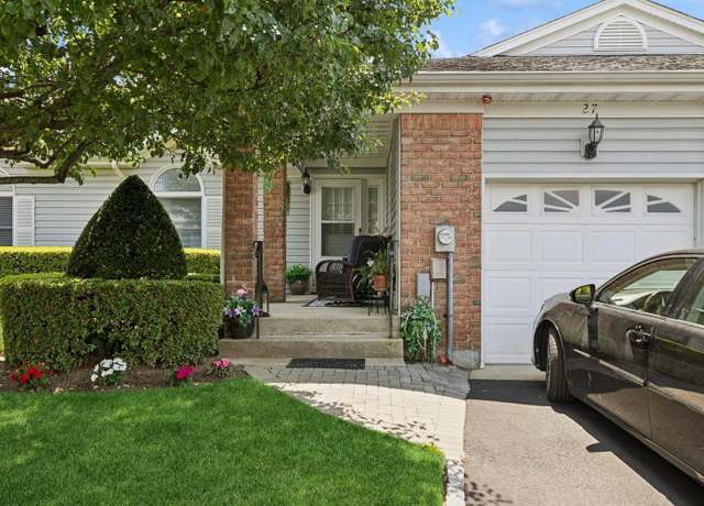 Property at 27 Primrose Ln, North Babylon, NY 11703, 2 beds, 2 baths