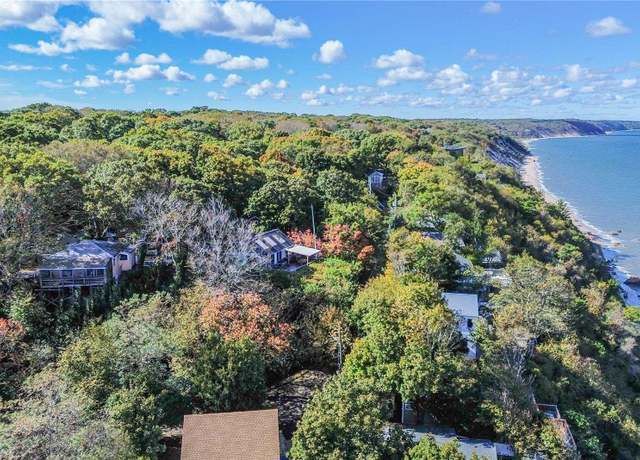 Property at 10 Acorn Path, Baiting Hollow, NY 11933, 2 beds, 2 baths