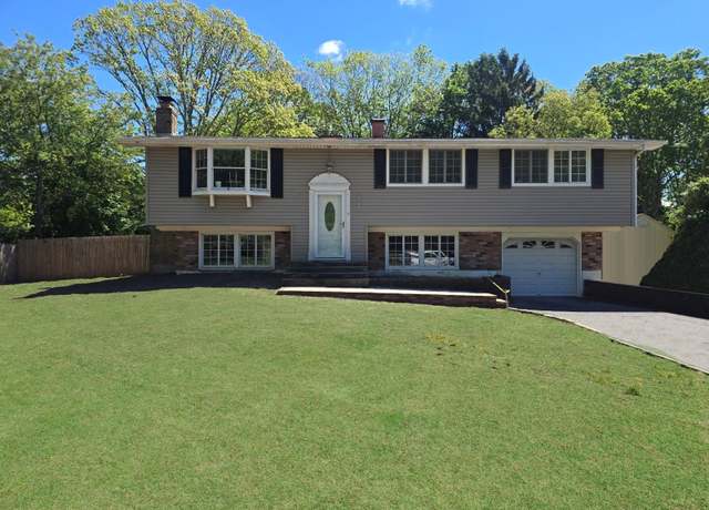 Property at 53 Fireside Ln, East Setauket, NY 11733, 4 beds, 2 baths