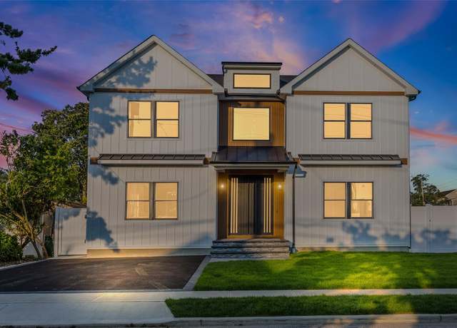 Property at 583 Kingston Ave, East Meadow, NY 11554, 5 beds, 5.5 baths