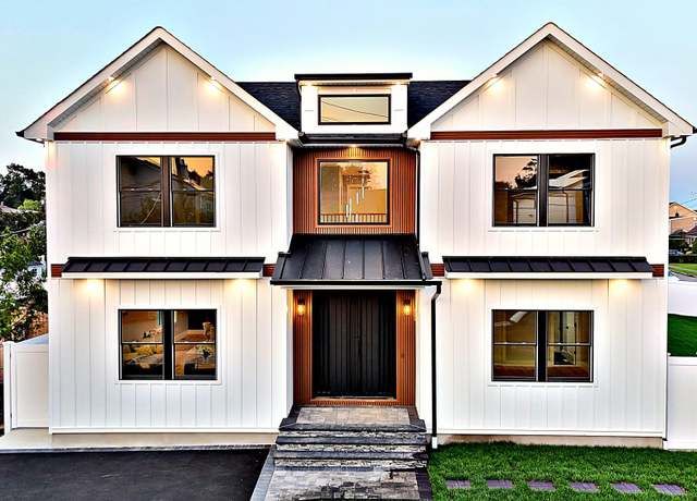 Property at 583 Kingston Ave, East Meadow, NY 11554, 5 beds, 5.5 baths