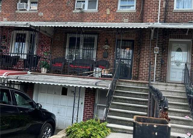 Property at 1476 Arnow Ave, Bronx, NY 10469, 3 beds, 2.5 baths