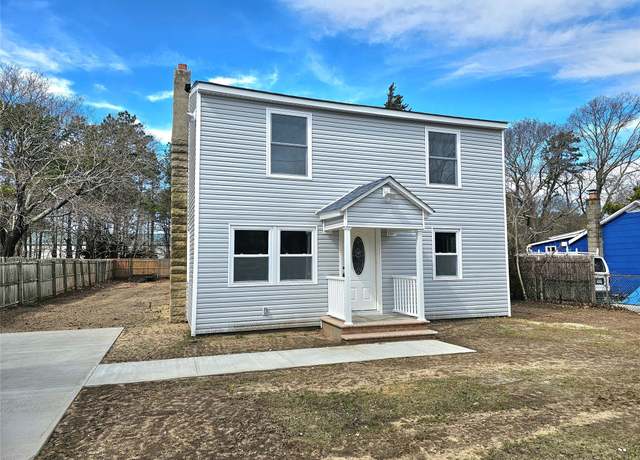 Property at 71 Ludlam Ave, Riverhead, NY 11901, 3 beds, 2 baths