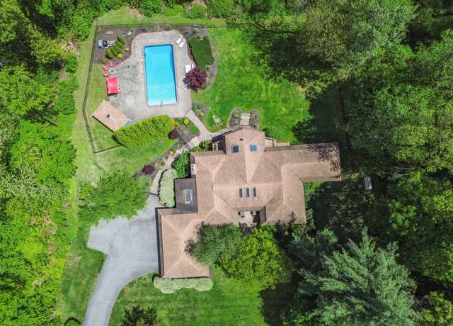 Property at 140 Powelton Cir, Newburgh, NY 12550, 5 beds, 3.5 baths