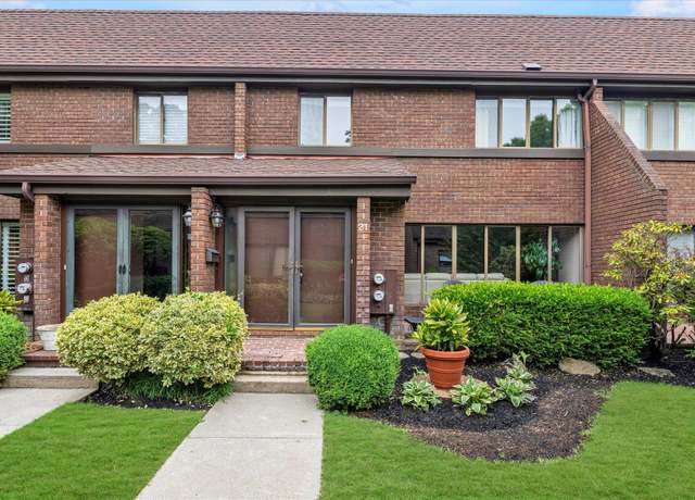 Property at 21 Fox Rdg, Roslyn, NY 11576, 2 beds, 1.5 baths