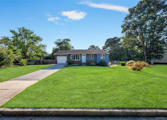 Property at 1614 Brightshore Blvd, Bay Shore, NY 11706, 3 beds, 2 baths