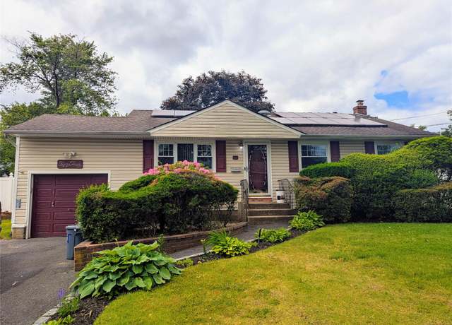 Property at 53 Wiltshire Dr, Commack, NY 11725, 4 beds, 2 baths