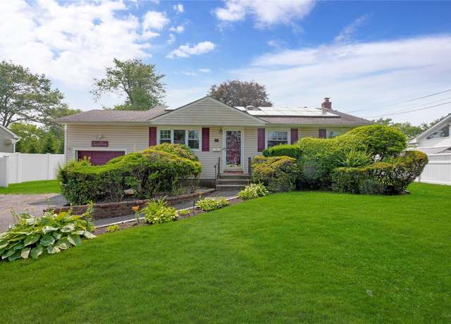 Property at 53 Wiltshire Dr, Commack, NY 11725, 4 beds, 2 baths