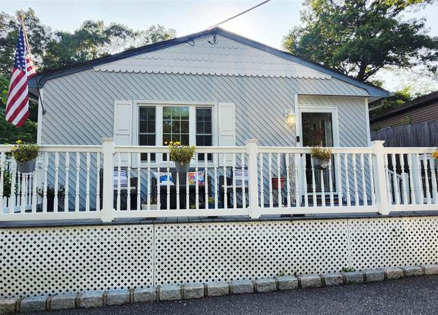 Property at 8 Glenwood Pl, Farmingville, NY 11738, 3 beds, 2 baths
