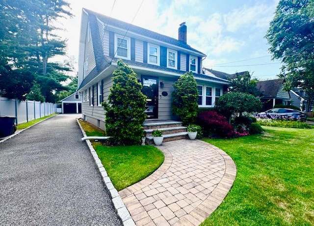 Property at 987 E Prospect St, Woodmere, NY 11598, 4 beds, 2.5 baths
