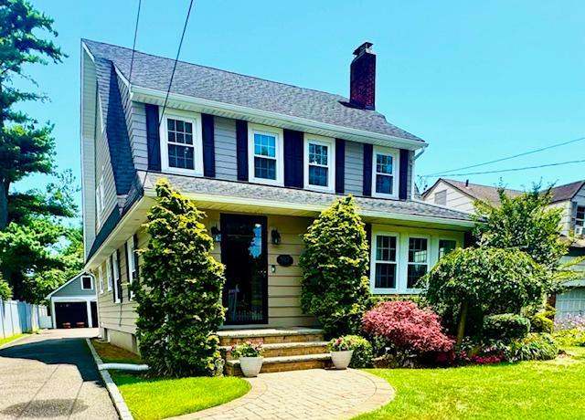 Property at 987 E Prospect St, Woodmere, NY 11598, 4 beds, 2.5 baths