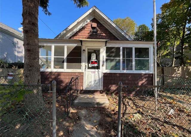 Property at 530 Washington Ave, Riverhead, NY 11901, 1 bed, 1 bath