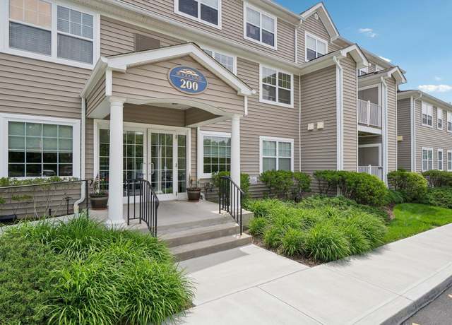 Property at 200 Woodcrest Ln #202, Mount Kisco, NY 10549, 1 bed, 1 bath