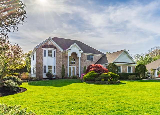 Property at 15 Dupont Ct, Dix Hills, NY 11746, 5 beds, 4.5 baths