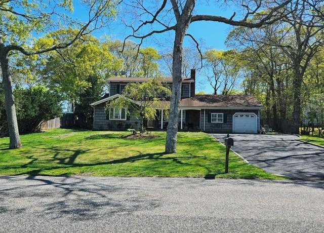 Property at 7 Mortimer St, Westhampton Beach, NY 11978, 4 beds, 3 baths
