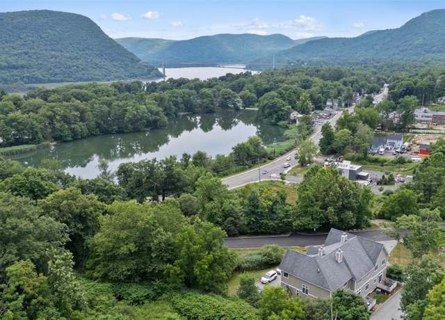 Property at 6 Lakeview Dr, Fort Montgomery, NY 10922, 3 beds, 2.5 baths