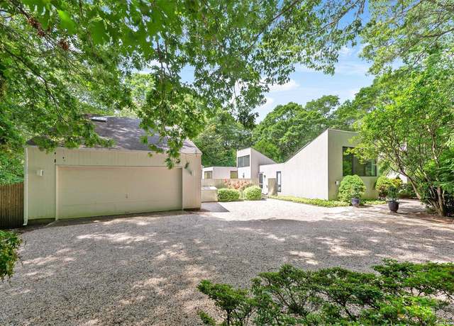 Property at 2 Old Orchard Ln, East Hampton, NY 11937, 3 beds, 2.5 baths