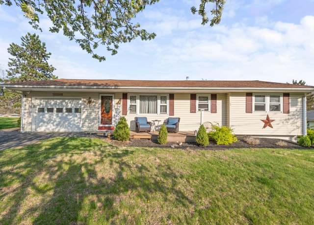 Property at 4 Wood Rd, Sugar Loaf, NY 10918, 4 beds, 2 baths