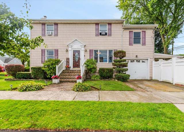 Property at 101 Lido Pkwy, Lindenhurst, NY 11757, 4 beds, 2 baths