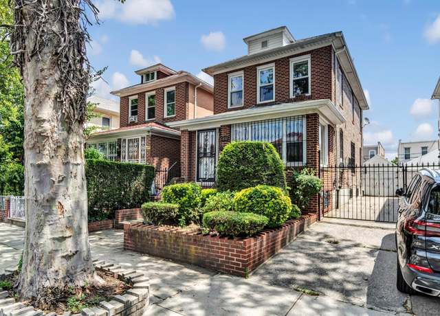 Property at 3137 86th St, Jackson Heights, NY 11369, 3 beds, 2.5 baths
