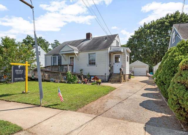 Property at 9 Revere Ave, Bethpage, NY 11714, 4 beds, 1 bath