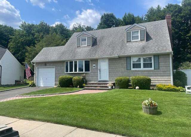 Property at 144 Radcliff Dr, East Norwich, NY 11732, 4 beds, 2 baths