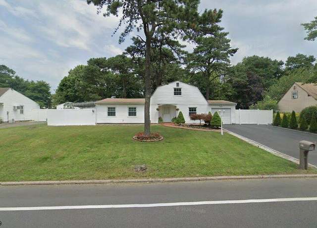 Property at 291 Southaven Ave, Medford, NY 11763, 5 beds, 3 baths