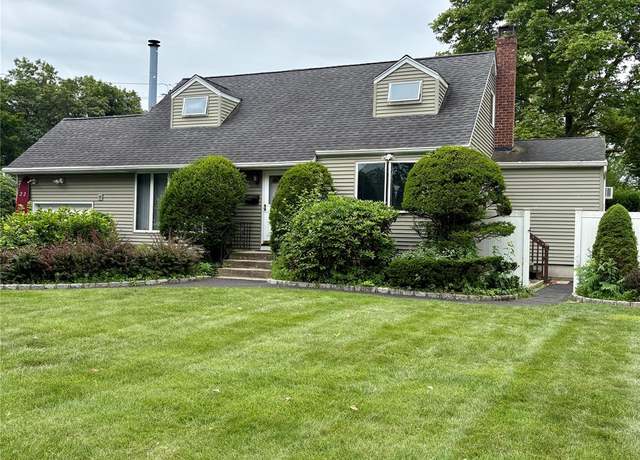 Property at 22 Furwood Dr, East Northport, NY 11731, 3 beds, 2 baths