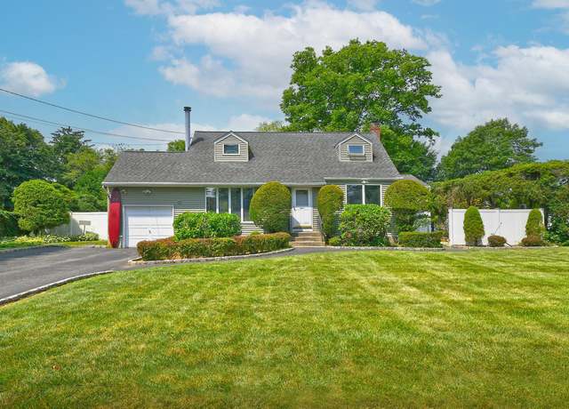 Property at 22 Furwood Dr, East Northport, NY 11731, 3 beds, 2 baths