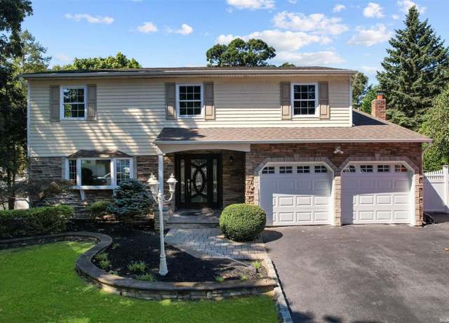 Property at 82 Woodview Ln, Centereach, NY 11720, 4 beds, 2.5 baths
