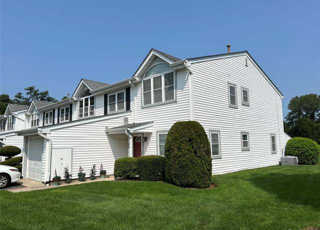 Property at 45 Indian Trce, Kings Park, NY 11754, 3 beds, 2.5 baths