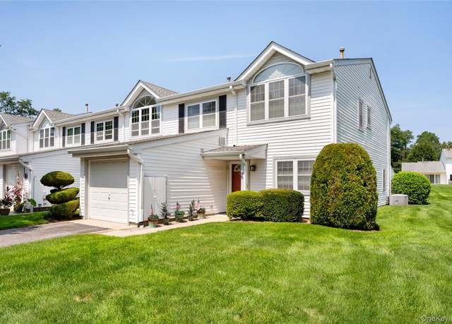 Property at 45 Indian Trce, Kings Park, NY 11754, 3 beds, 2.5 baths