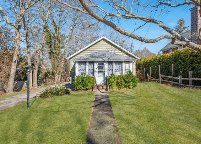 Property at 67 Franklin Ave, East Hampton, NY 11963, 2 beds, 1 bath
