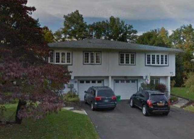 Property at 32 Phyllis Dr, Pomona, NY 10970, 4 beds, 2.5 baths