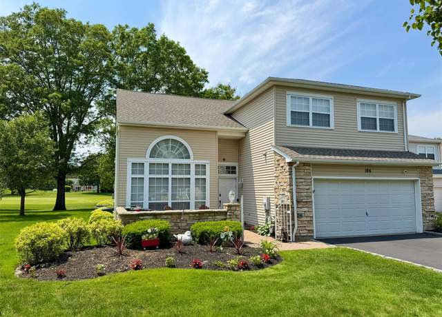 Property at 186 Windwatch Dr, Hauppauge, NY 11788, 4 beds, 2.5 baths