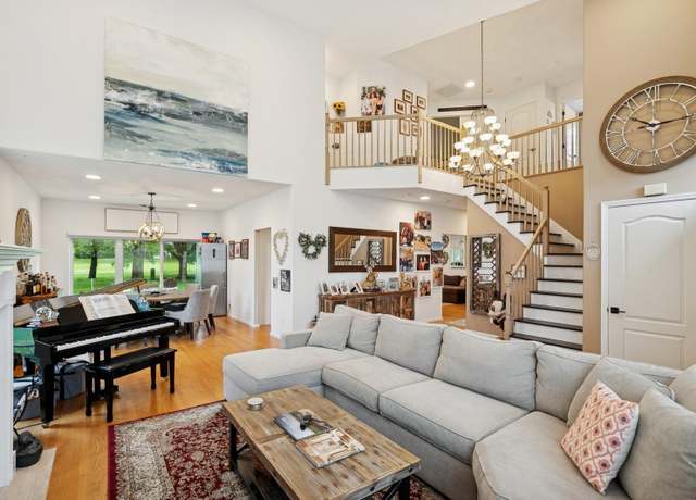 Property at 186 Windwatch Dr, Hauppauge, NY 11788, 4 beds, 2.5 baths