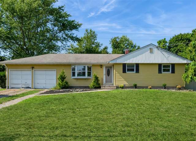 Property at 17 Katherine St, Port Jefferson Station, NY 11776, 3 beds, 1 bath