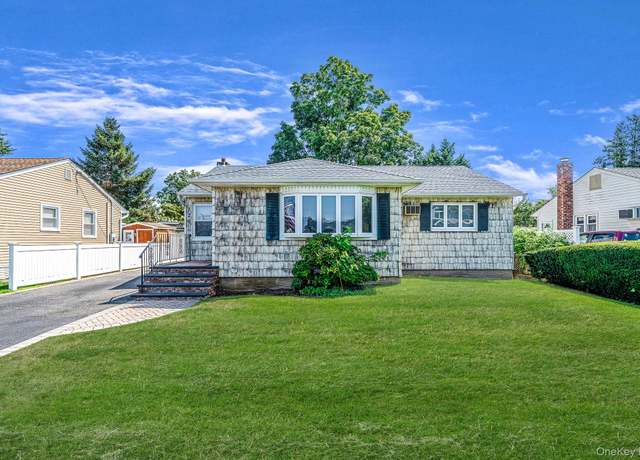 Property at 720 Highview Ave, Westbury, NY 11590, 3 beds, 2 baths