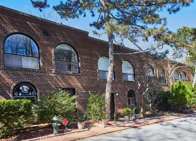 Property at 4425 Douglas Ave, Bronx, NY 10471, 4 beds, 3.5 baths