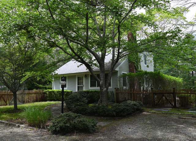 Property at 659 Accabonac Rd, East Hampton, NY 11937, 3 beds, 2 baths