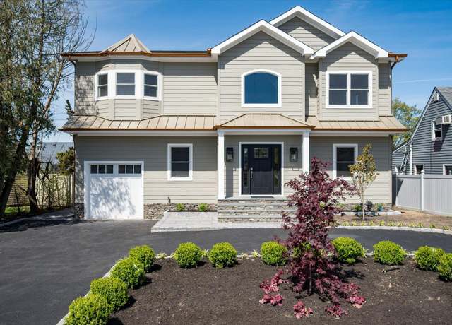 Property at 60 Ramble Ln, Levittown, NY 11756, 5 beds, 3.5 baths