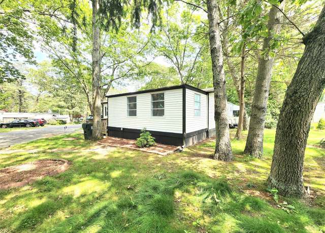 Property at 525 Riverleigh Ave #111, Riverhead, NY 11901, 2 beds, 1 bath