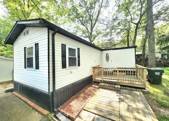 Property at 525 Riverleigh Ave #111, Riverhead, NY 11901, 2 beds, 1 bath