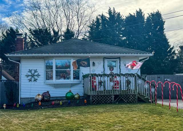 Property at 8 King Rd W, Mastic Beach, NY 11951, 3 beds, 1 bath