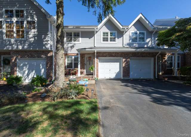 Property at 5 Sprucewood Blvd, Central Islip, NY 11722, 2 beds, 1.5 baths