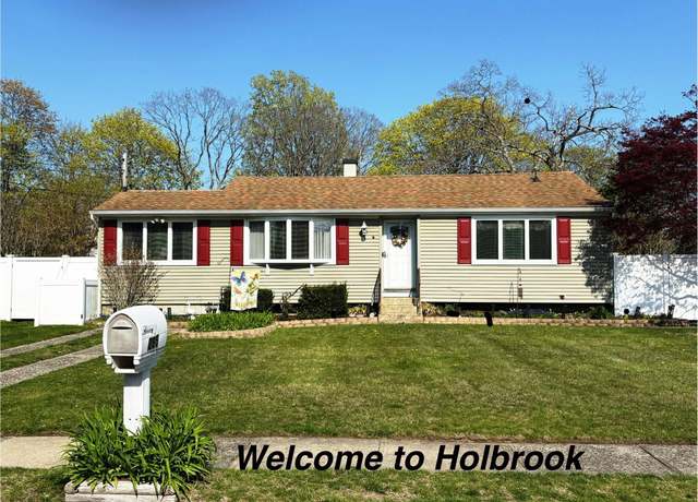 Property at 295 Coates Ave, Holbrook, NY 11741, 3 beds, 1 bath