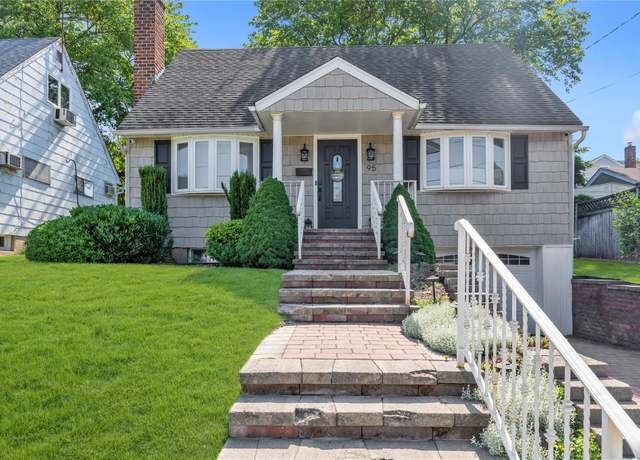 Property at 95 Falmouth Pl, Albertson, NY 11507, 3 beds, 1 bath